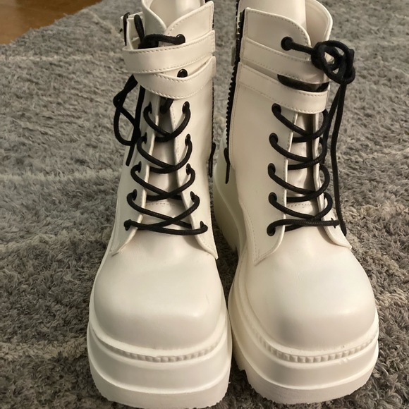 Goth white Dolls Kill boots never worn size 9 - Picture 2 of 3
